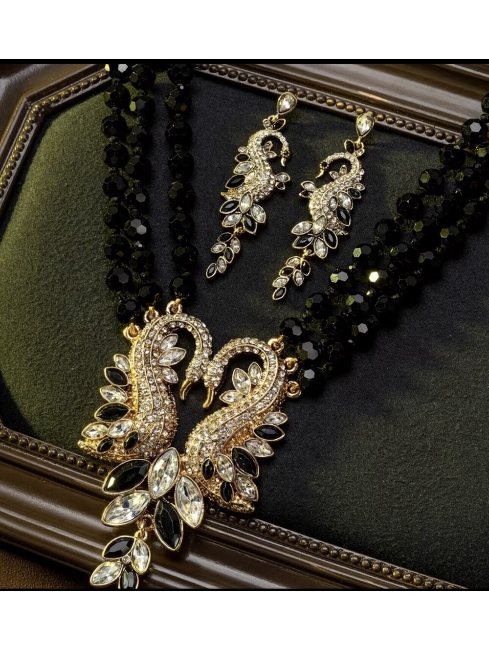Exquisite Rhinestone Black Beaded Swan Necklace And Earrings Set
